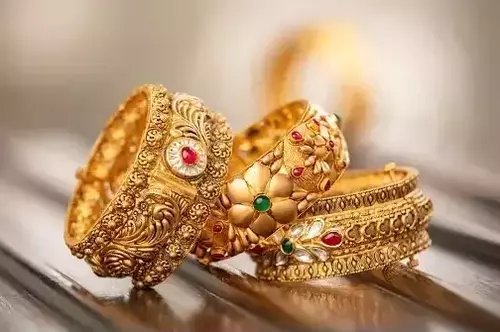 Seeing Gold Jewellery in Dream